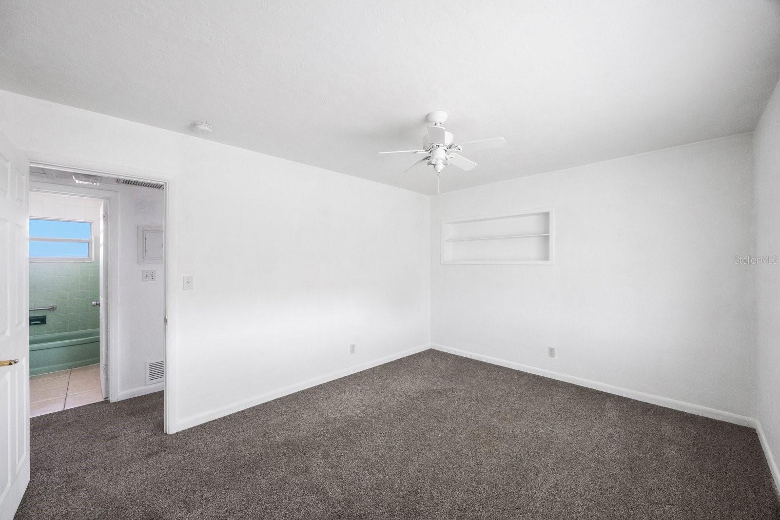 Listing photo id 53 for 11485 2nd Street E