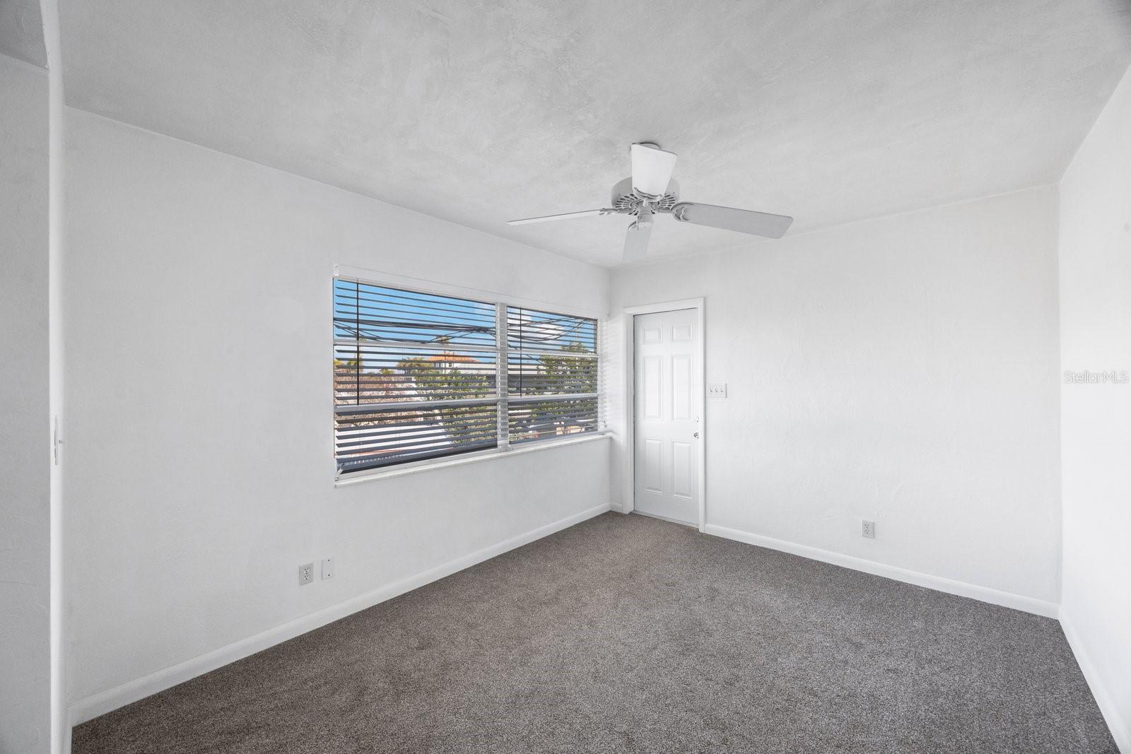 Listing photo id 57 for 11485 2nd Street E