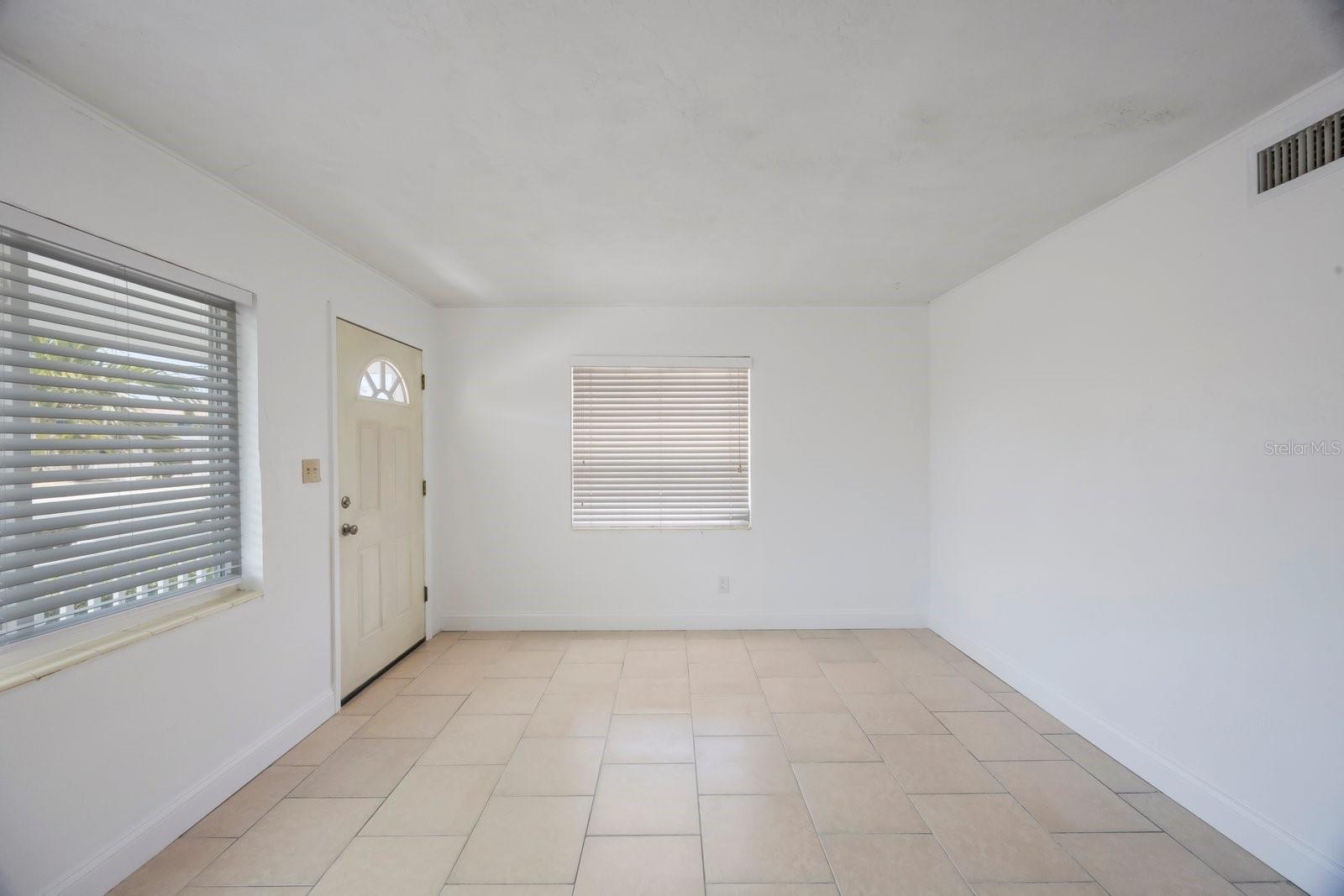Listing photo id 4 for 11485 2nd Street E