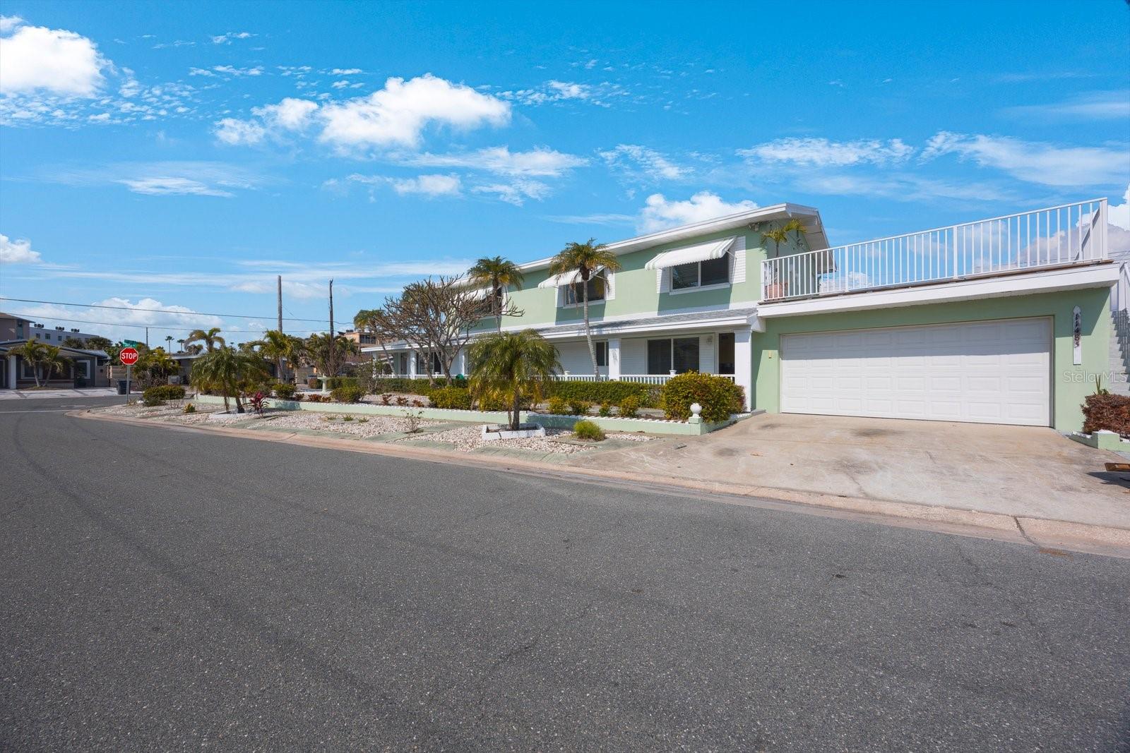 Listing photo id 64 for 11485 2nd Street E