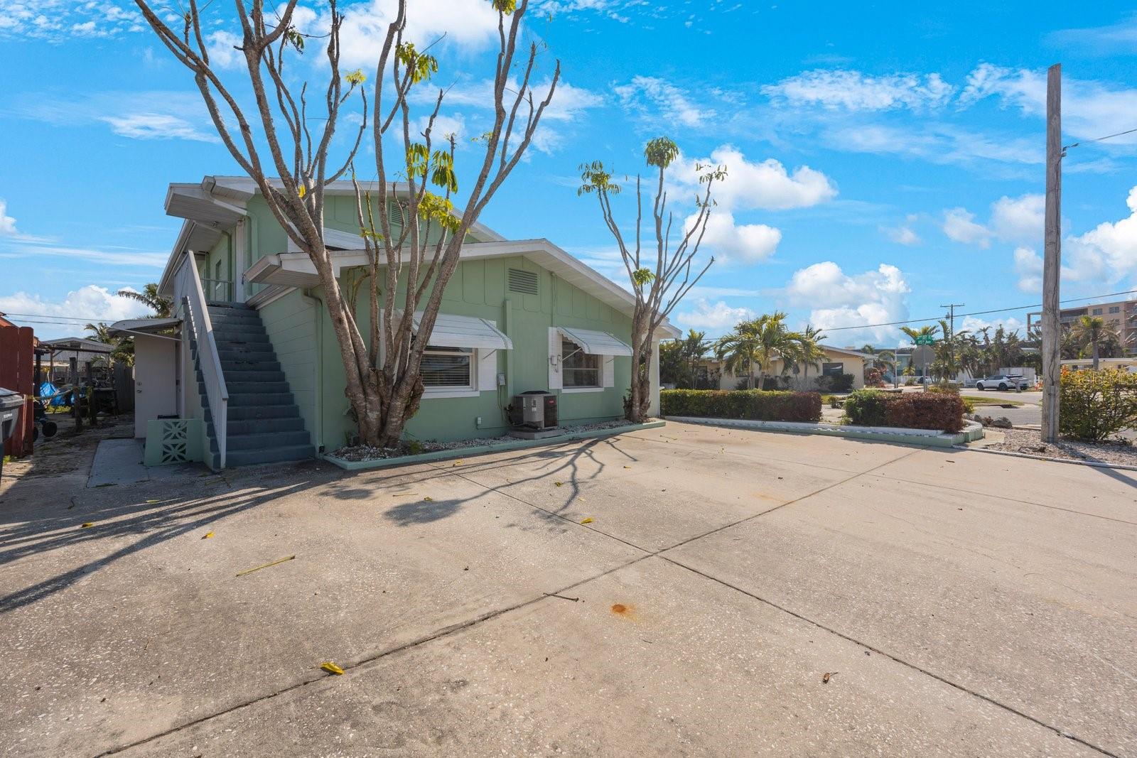Listing photo id 66 for 11485 2nd Street E