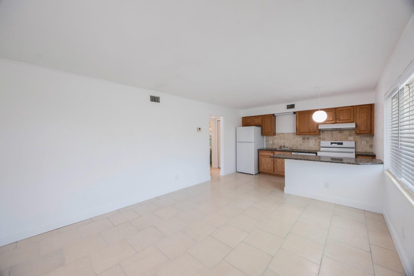Listing photo id 6 for 11485 2nd Street E