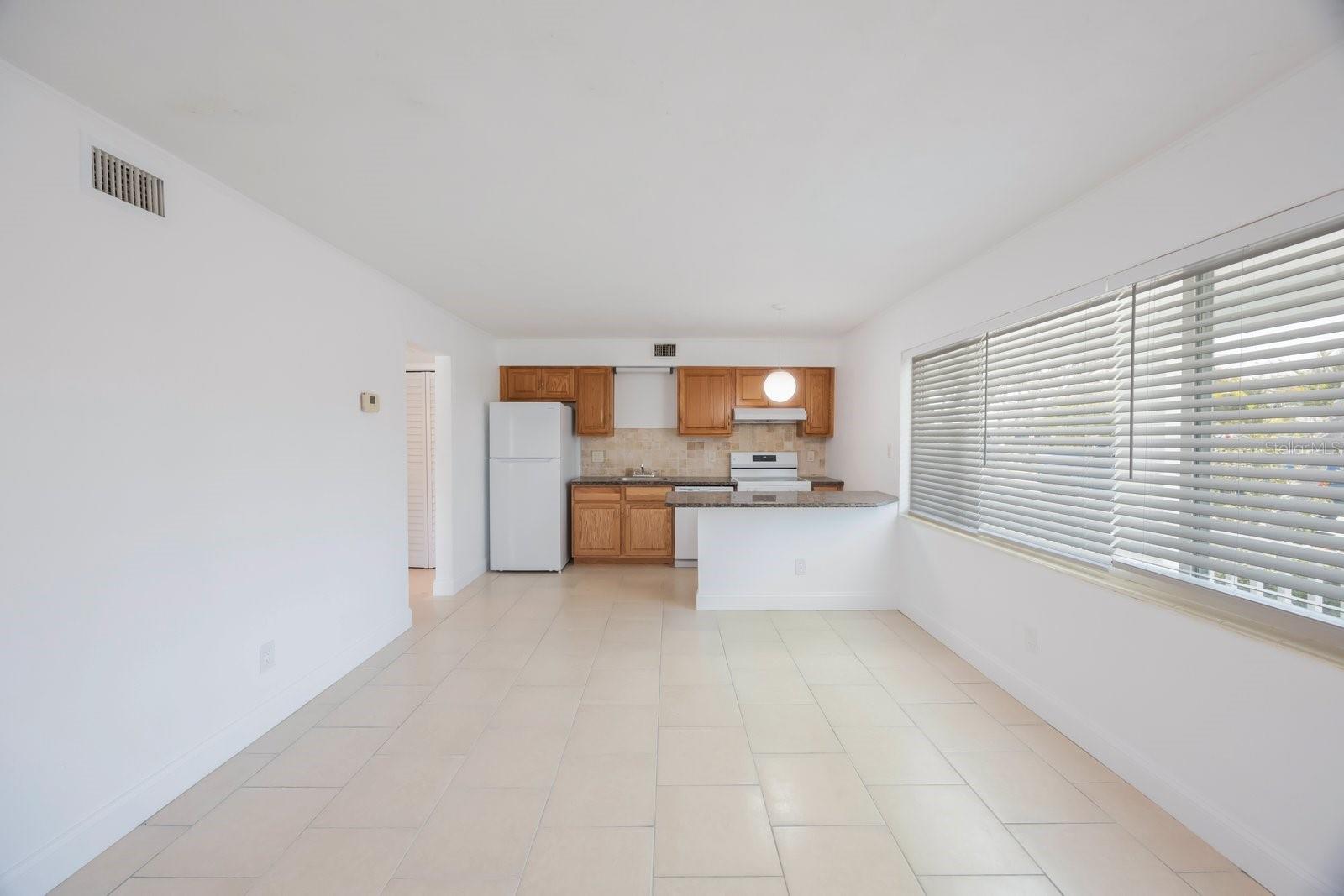 Listing photo id 7 for 11485 2nd Street E