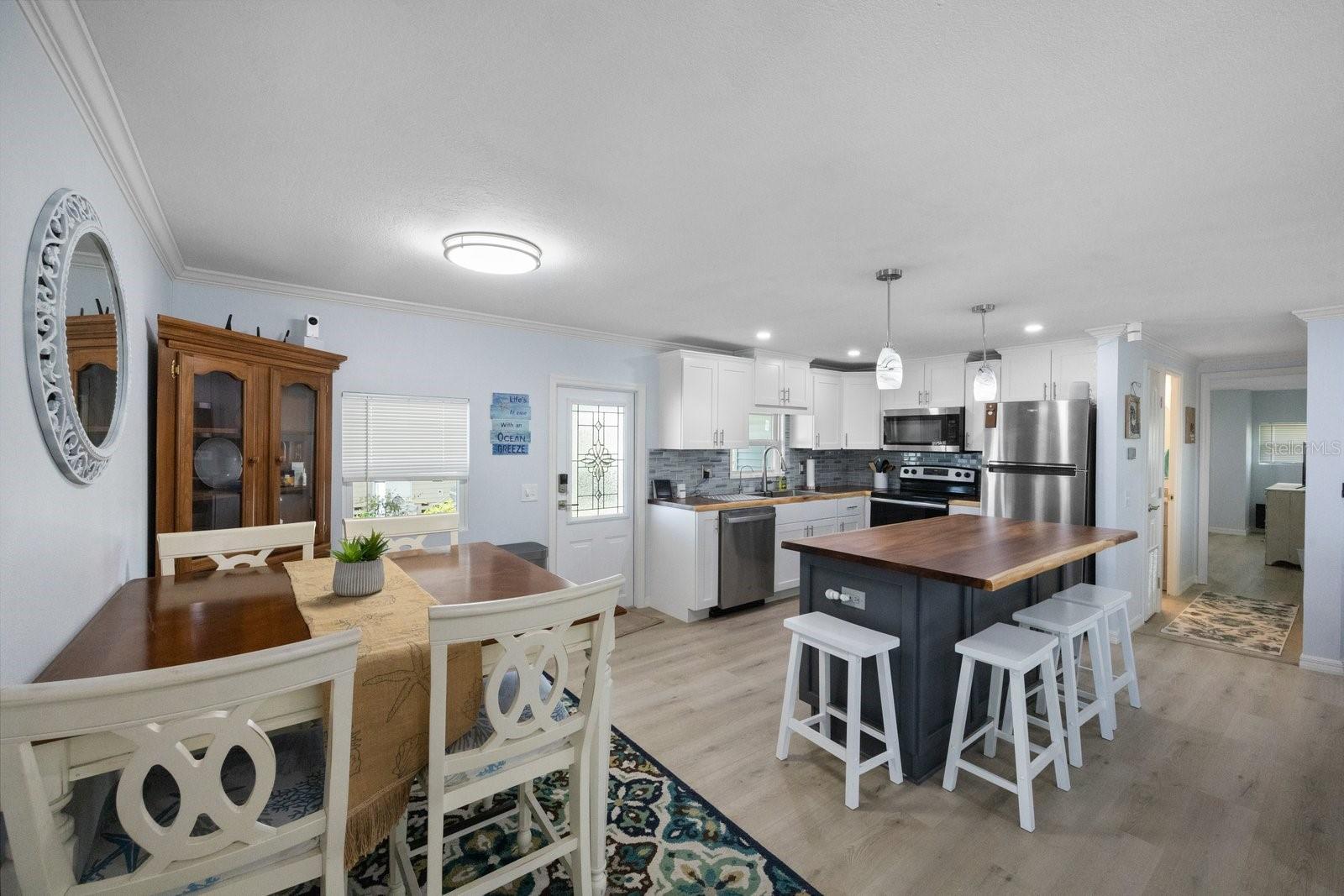 Image 10 of 42 For 10383 Lake Drive 246