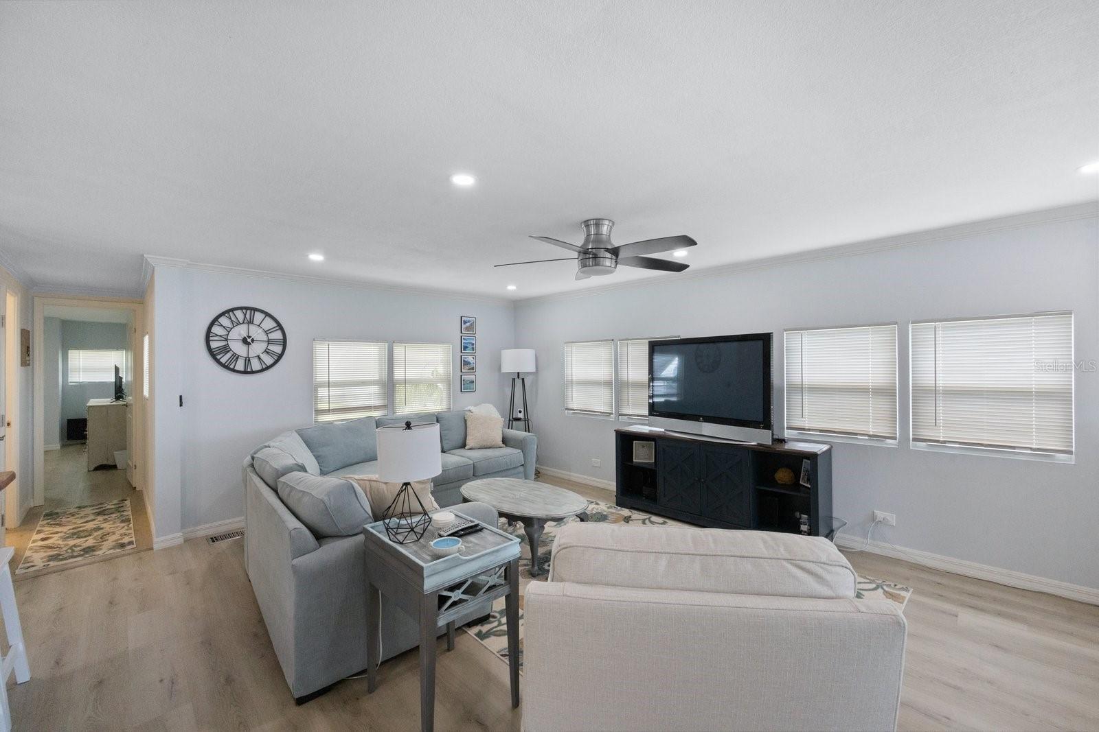 Image 11 of 42 For 10383 Lake Drive 246