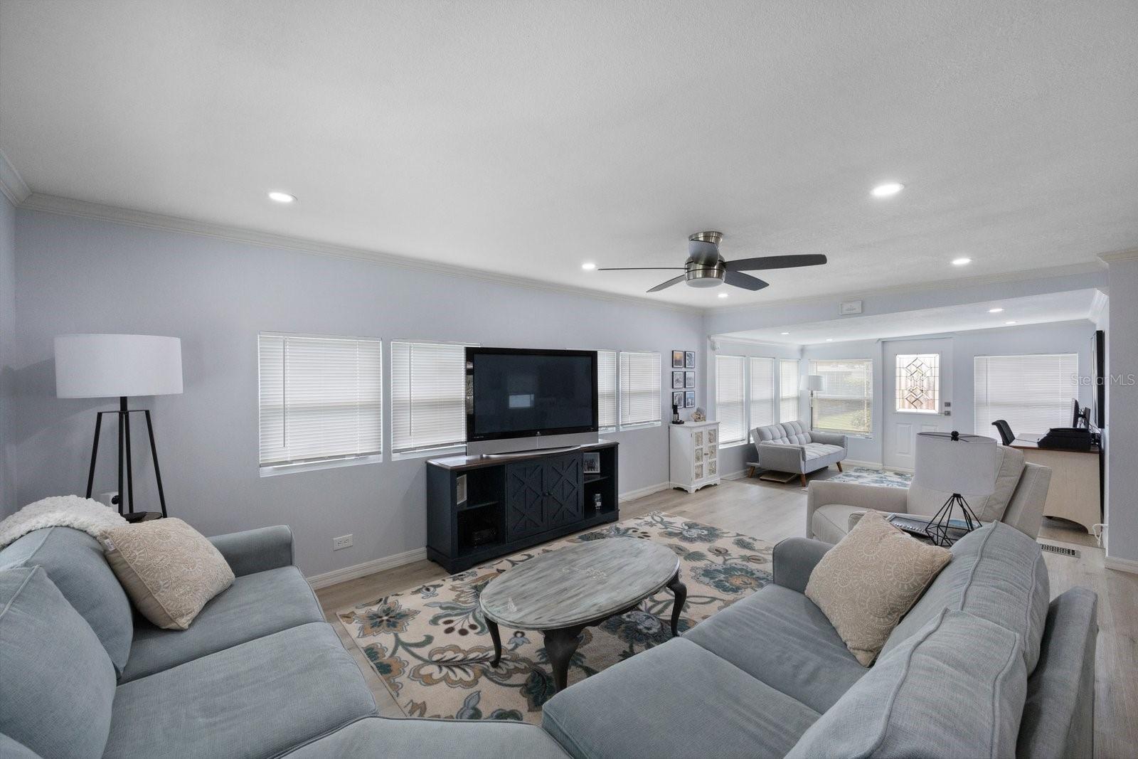 Image 13 of 42 For 10383 Lake Drive 246