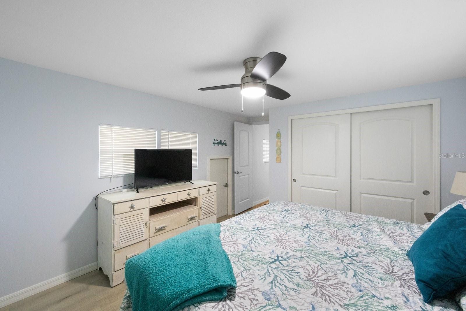Image 20 of 42 For 10383 Lake Drive 246