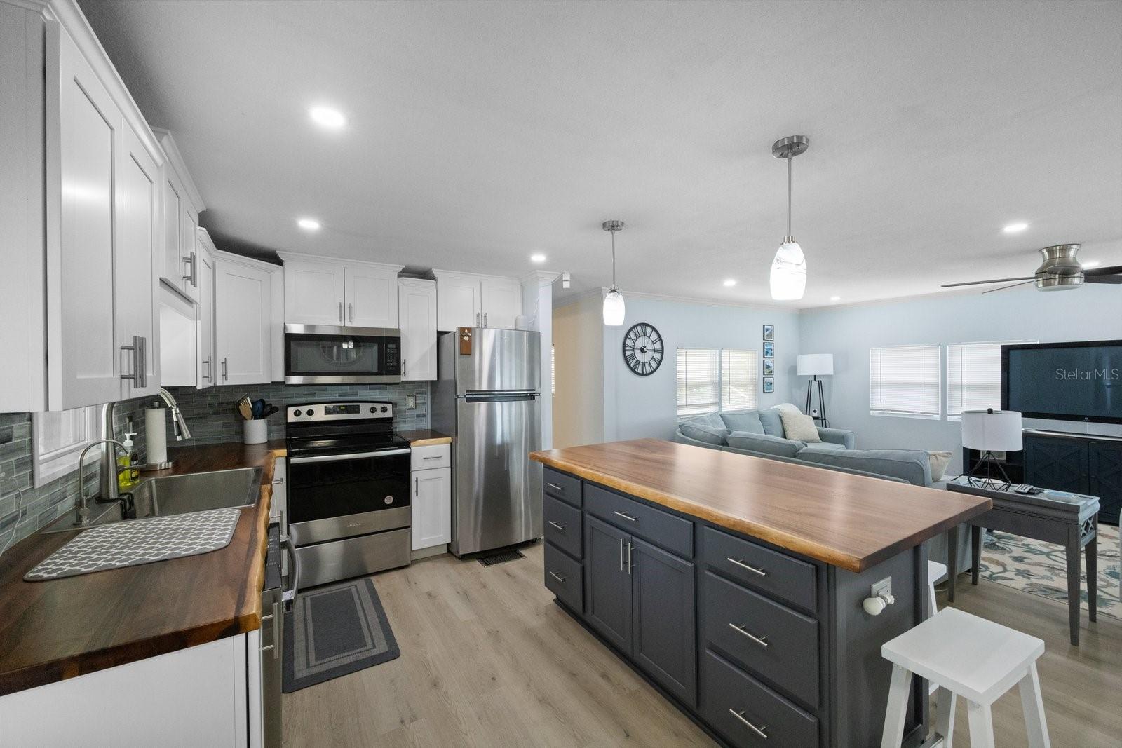 Image 4 of 42 For 10383 Lake Drive 246