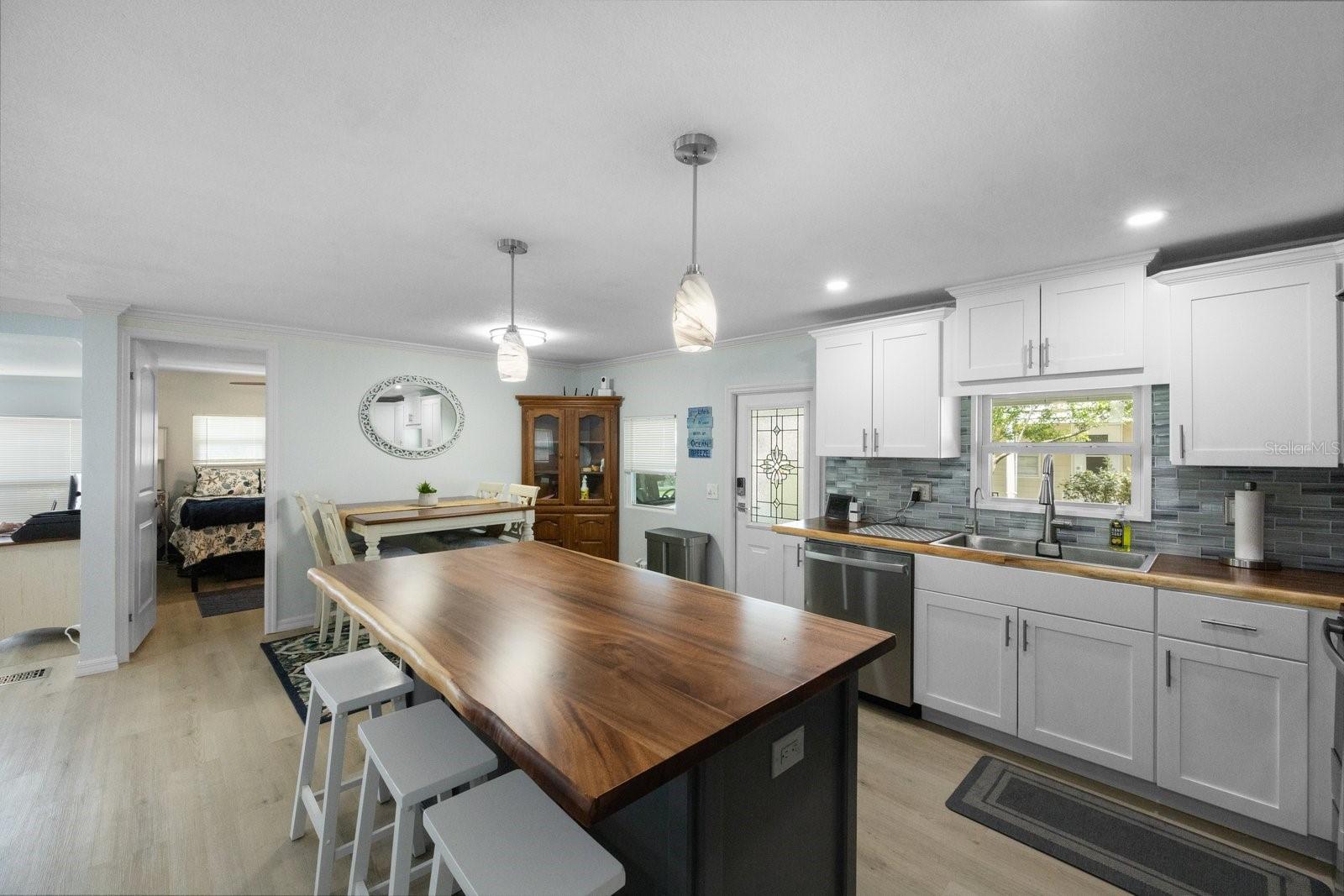 Image 5 of 42 For 10383 Lake Drive 246