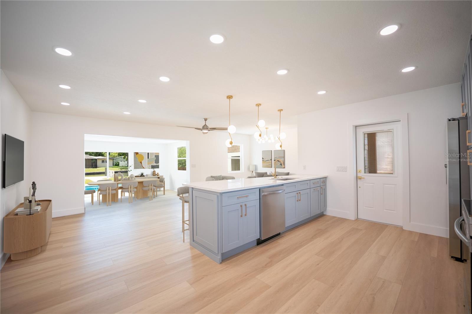 Listing photo id 15 for 4623 Carson Street Ne
