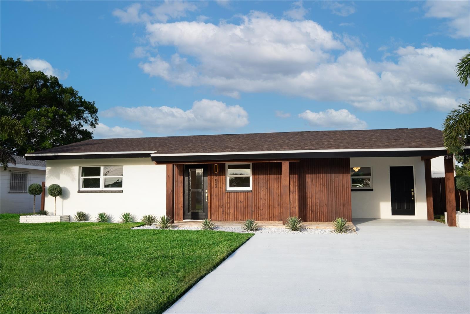 Listing photo id 17 for 4623 Carson Street Ne