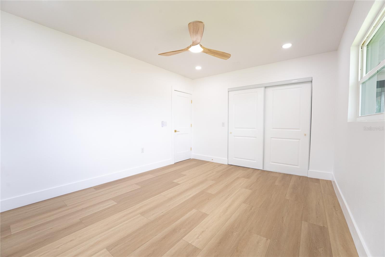 Listing photo id 18 for 4623 Carson Street Ne