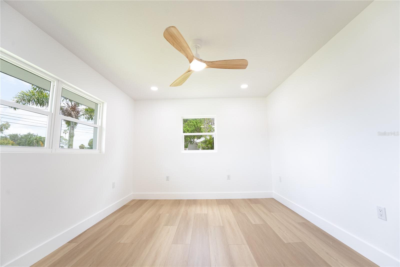 Listing photo id 19 for 4623 Carson Street Ne
