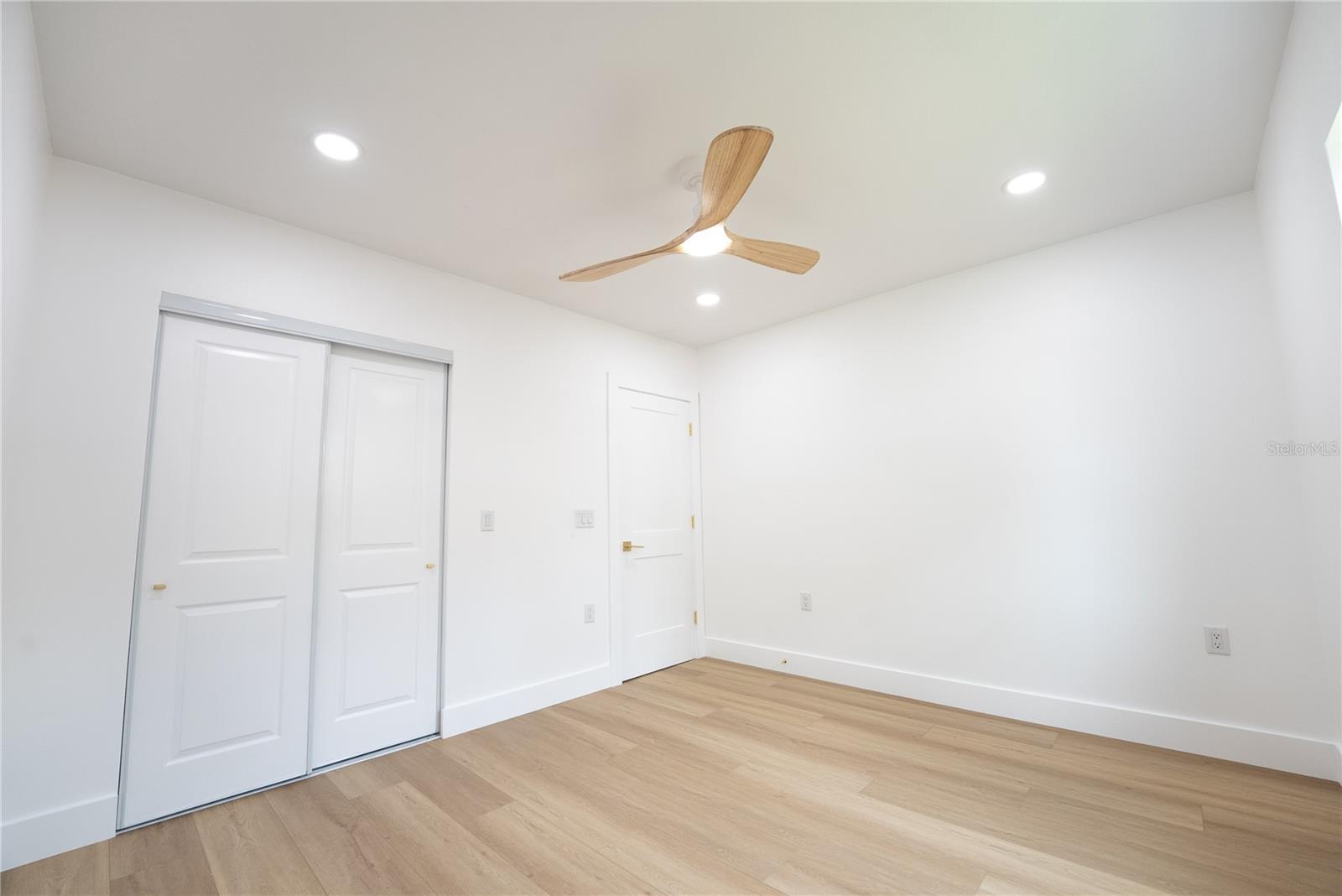 Listing photo id 20 for 4623 Carson Street Ne