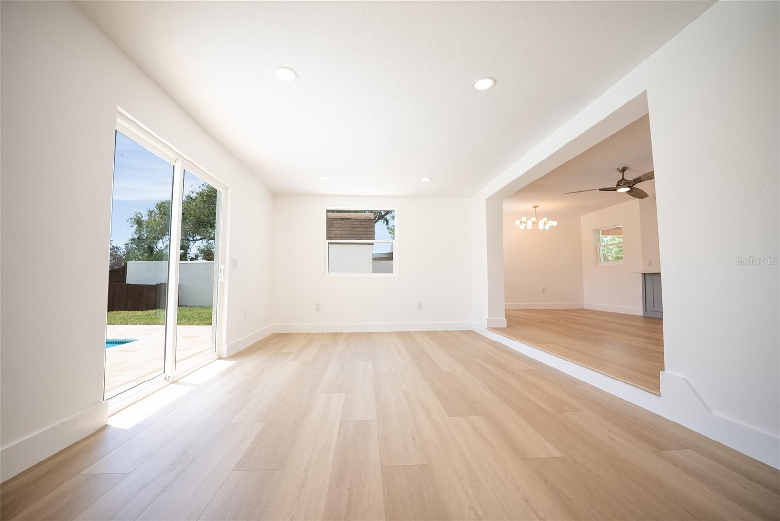 Listing photo id 26 for 4623 Carson Street Ne