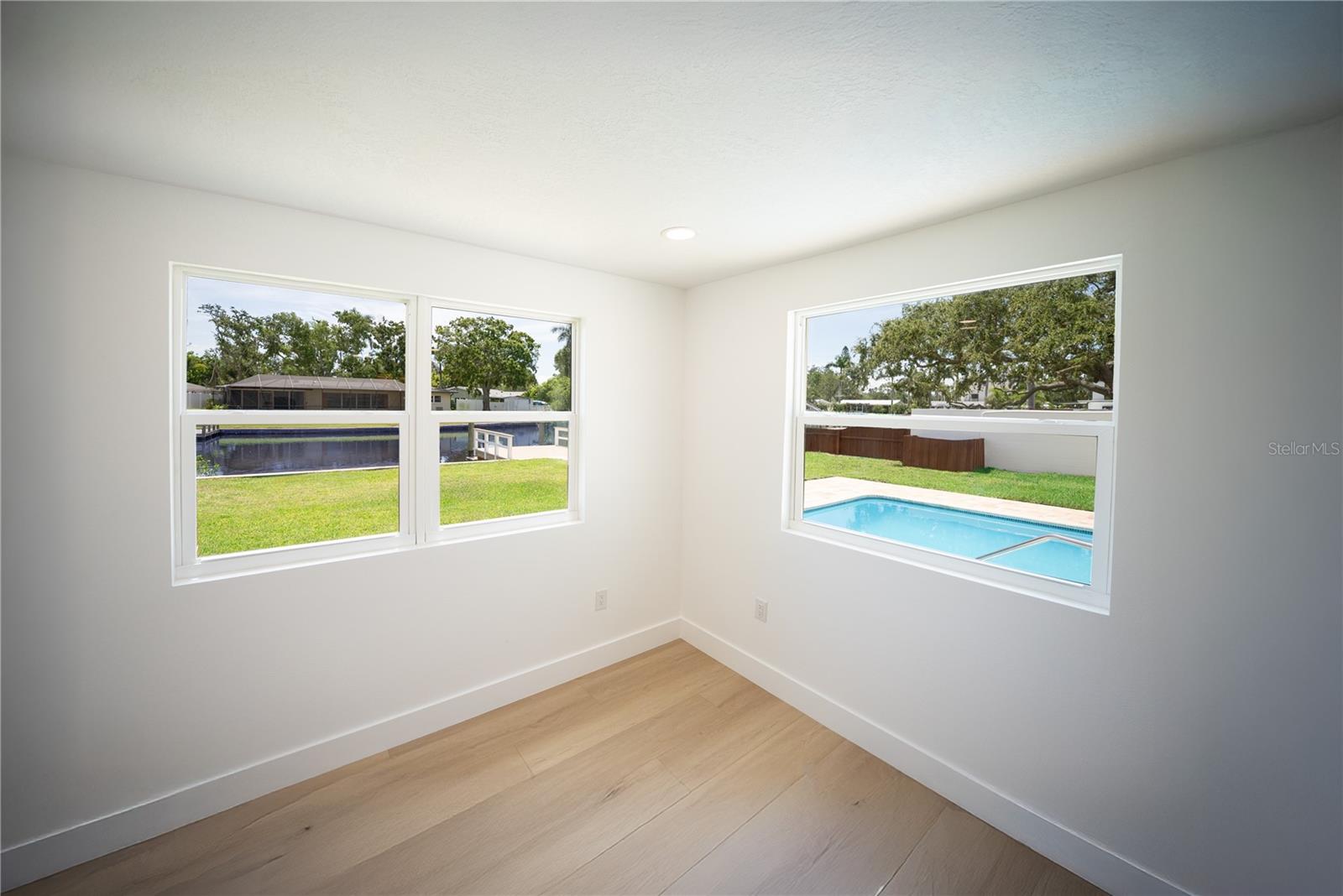 Listing photo id 27 for 4623 Carson Street Ne
