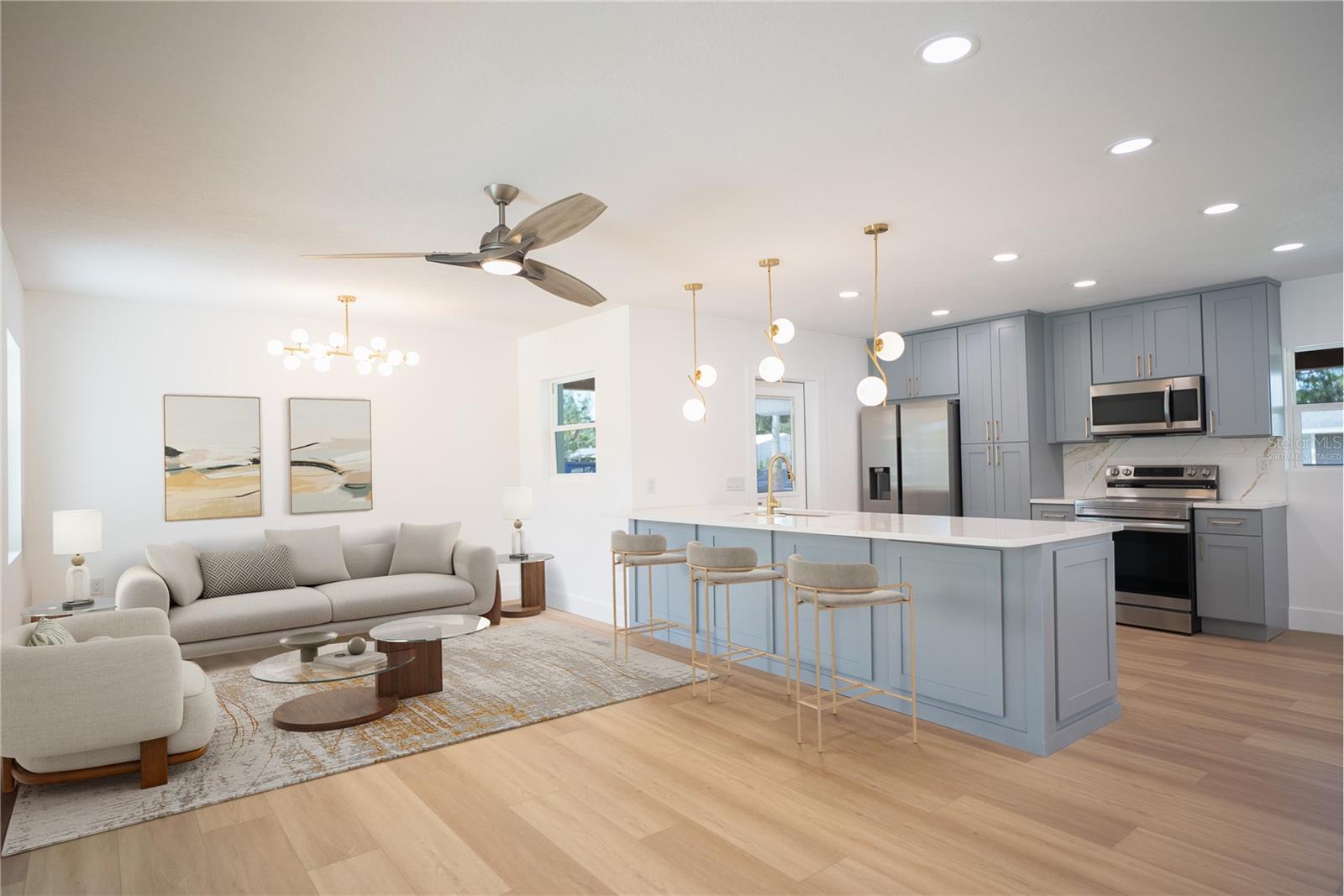 Listing photo id 1 for 4623 Carson Street Ne