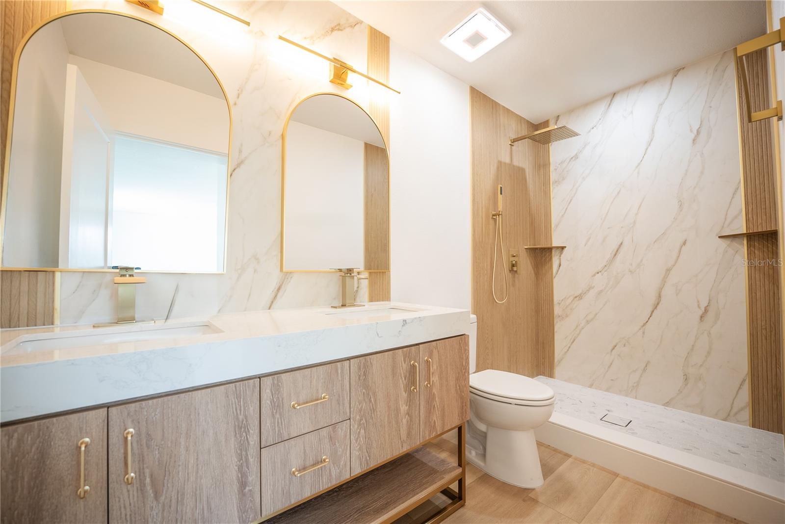 Listing photo id 6 for 4623 Carson Street Ne