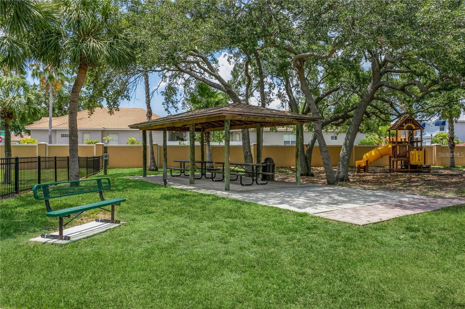 Image 20 of 21 For 10410 La Mirage Court 104