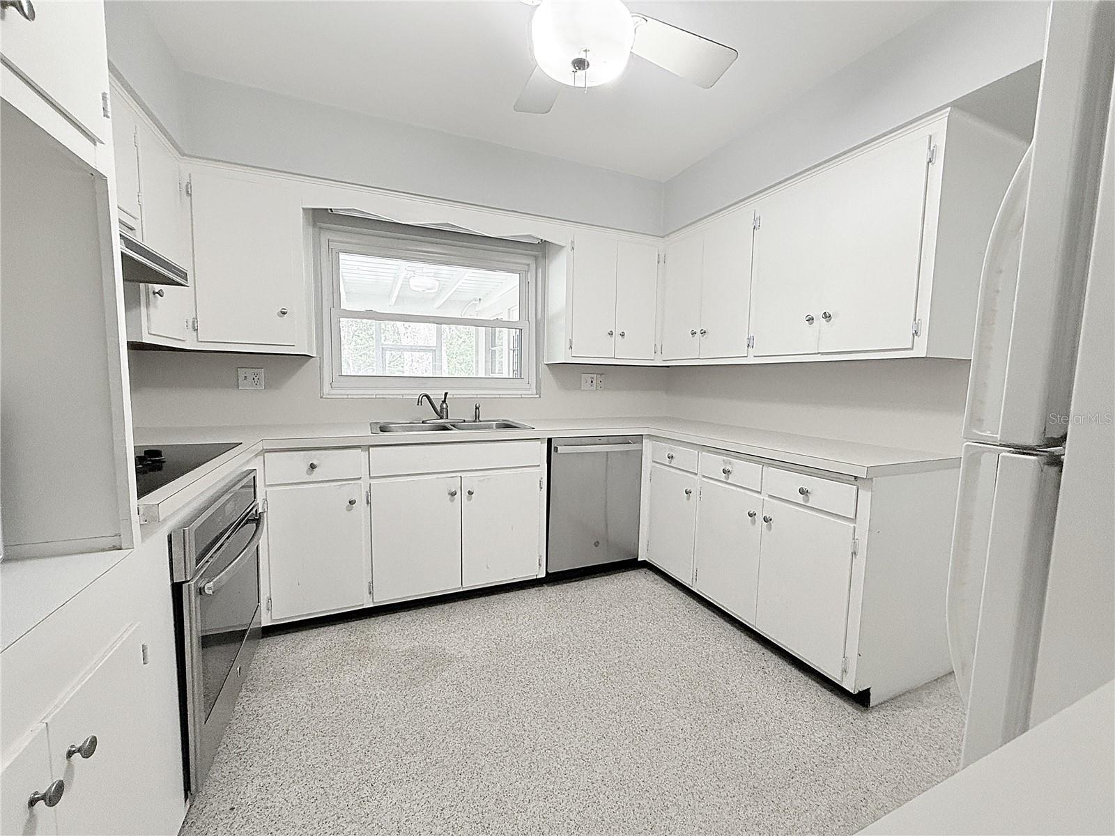 Image 10 of 23 For 1001 Brookside Drive