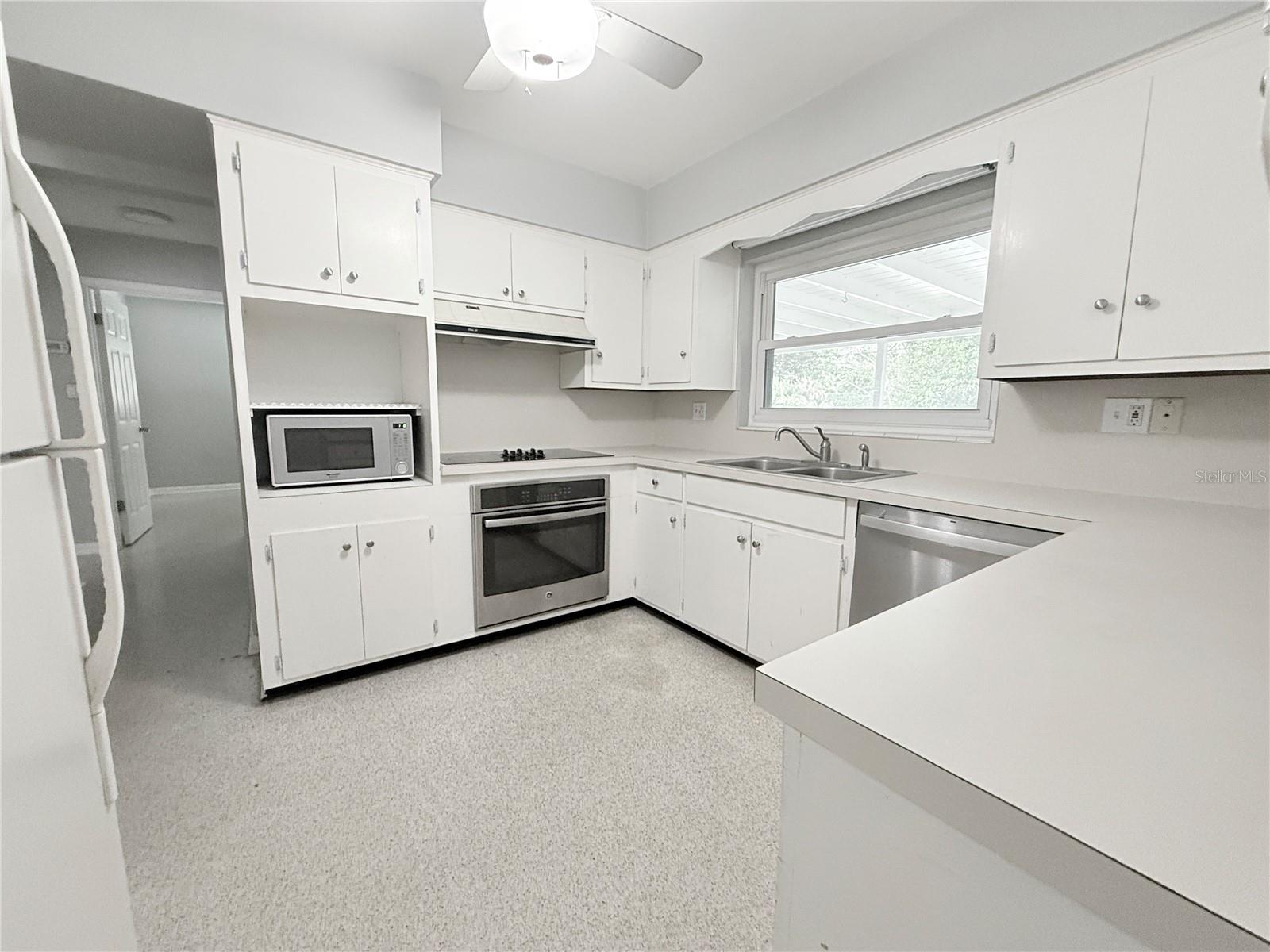 Image 9 of 23 For 1001 Brookside Drive