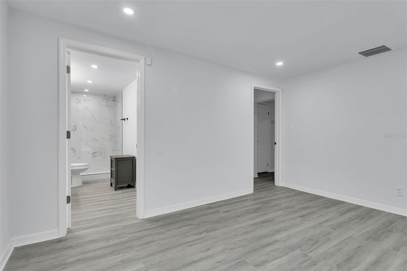 Image 4 of 11 For 2107 93rd Avenue
