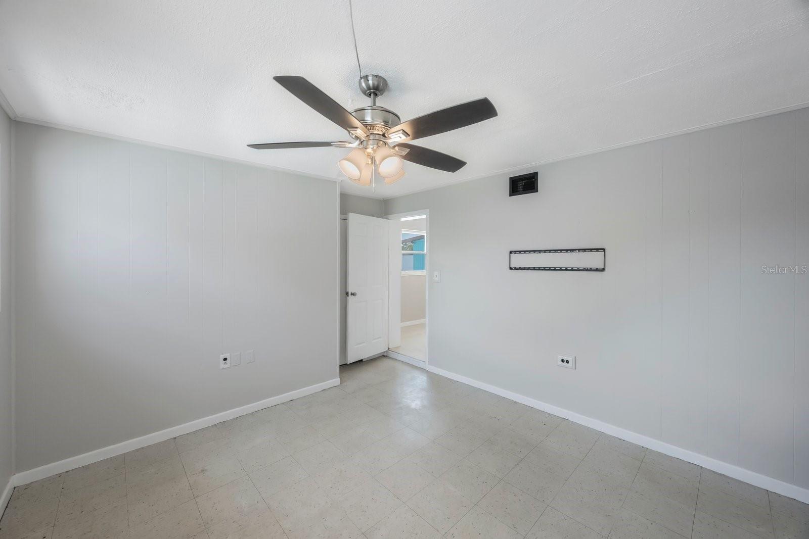 Image 25 of 37 For 3215 58th Street N