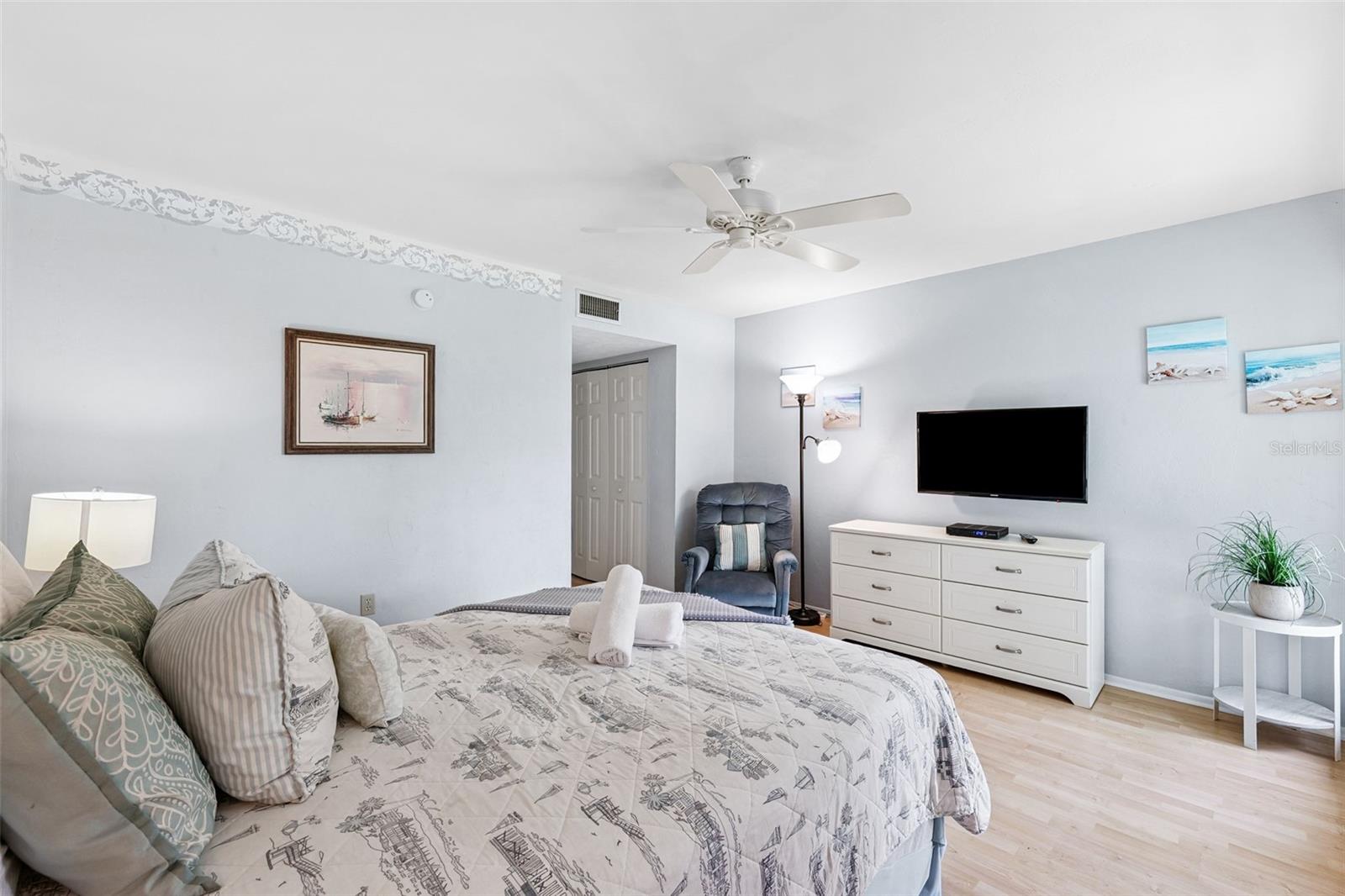 Image 18 of 38 For 1801 Gulf Drive N 251