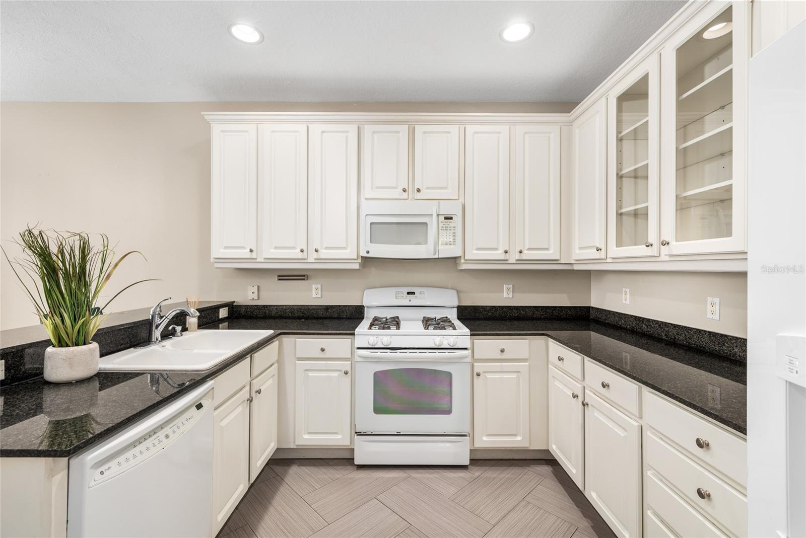 Image 15 of 51 For 3315 De Leon Street 7