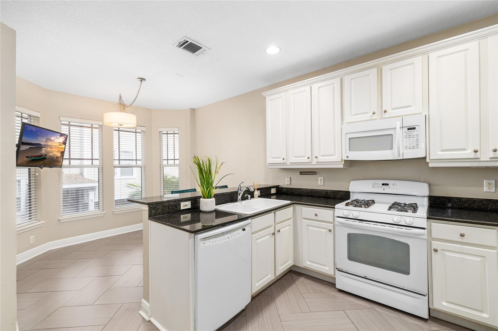 Image 17 of 51 For 3315 De Leon Street 7