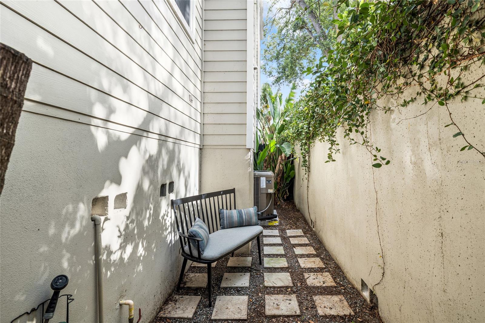 Image 39 of 51 For 3315 De Leon Street 7