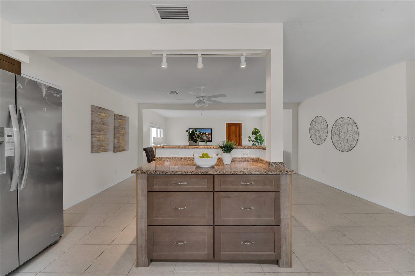 Listing photo id 11 for 312 Lagoon Drive