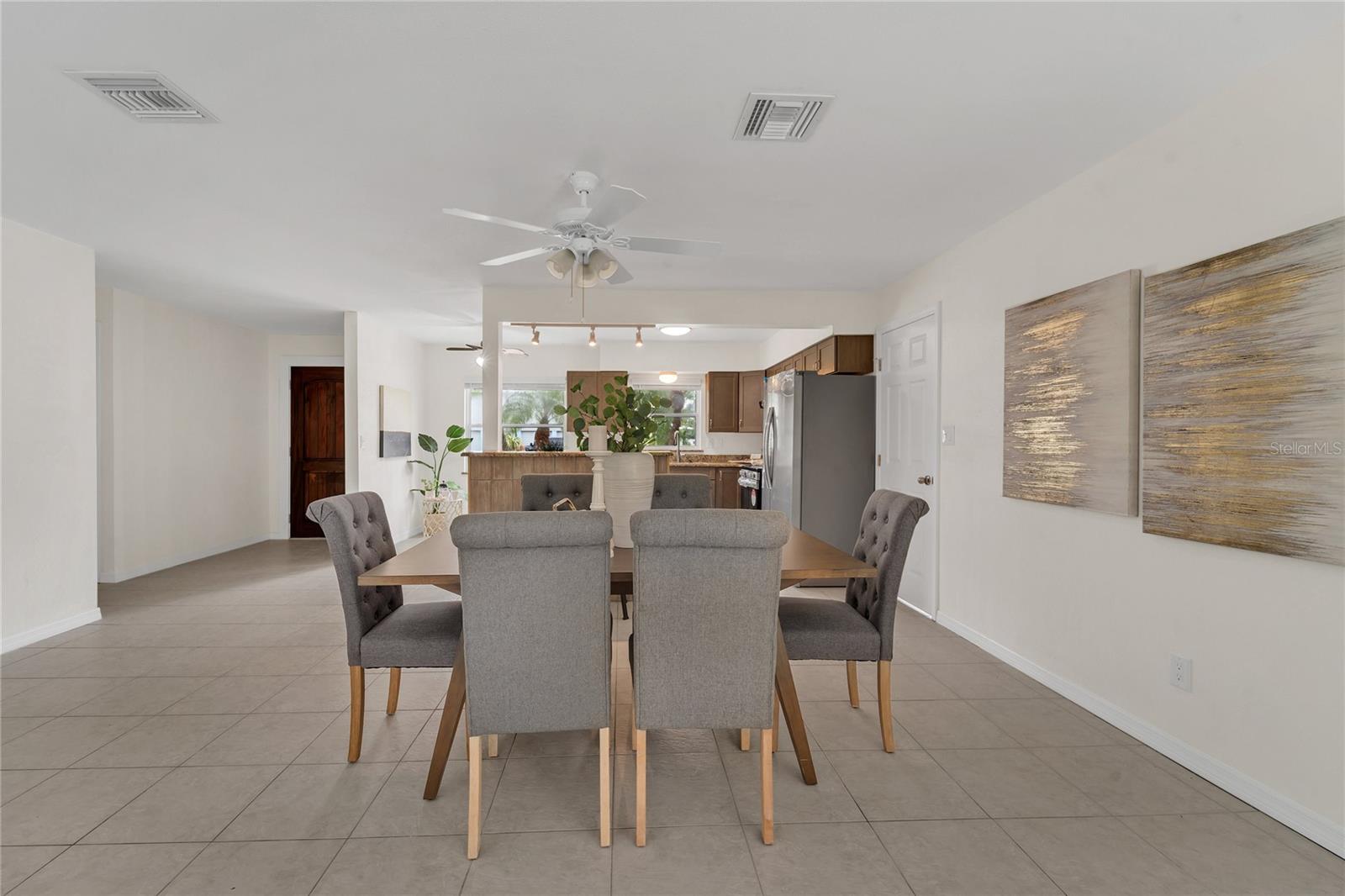 Listing photo id 12 for 312 Lagoon Drive