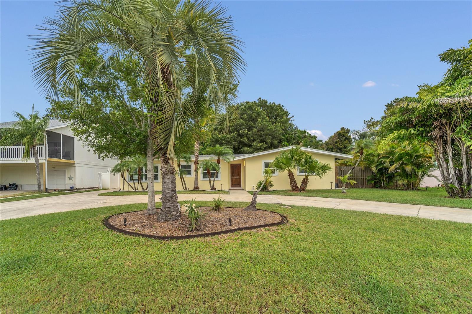 Listing photo id 0 for 312 Lagoon Drive