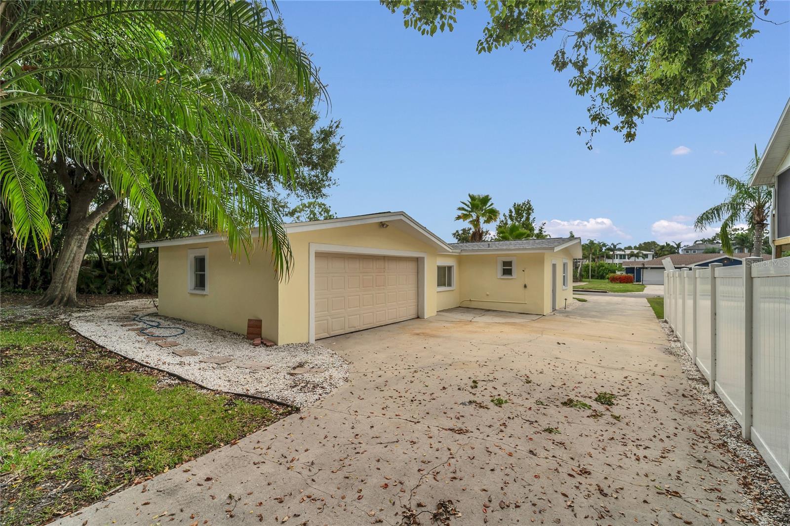 Listing photo id 23 for 312 Lagoon Drive