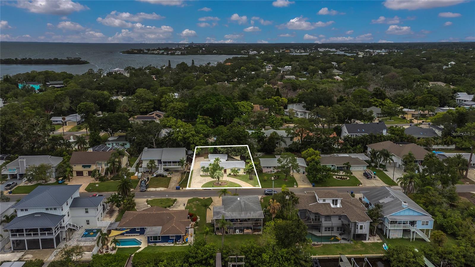 Listing photo id 35 for 312 Lagoon Drive
