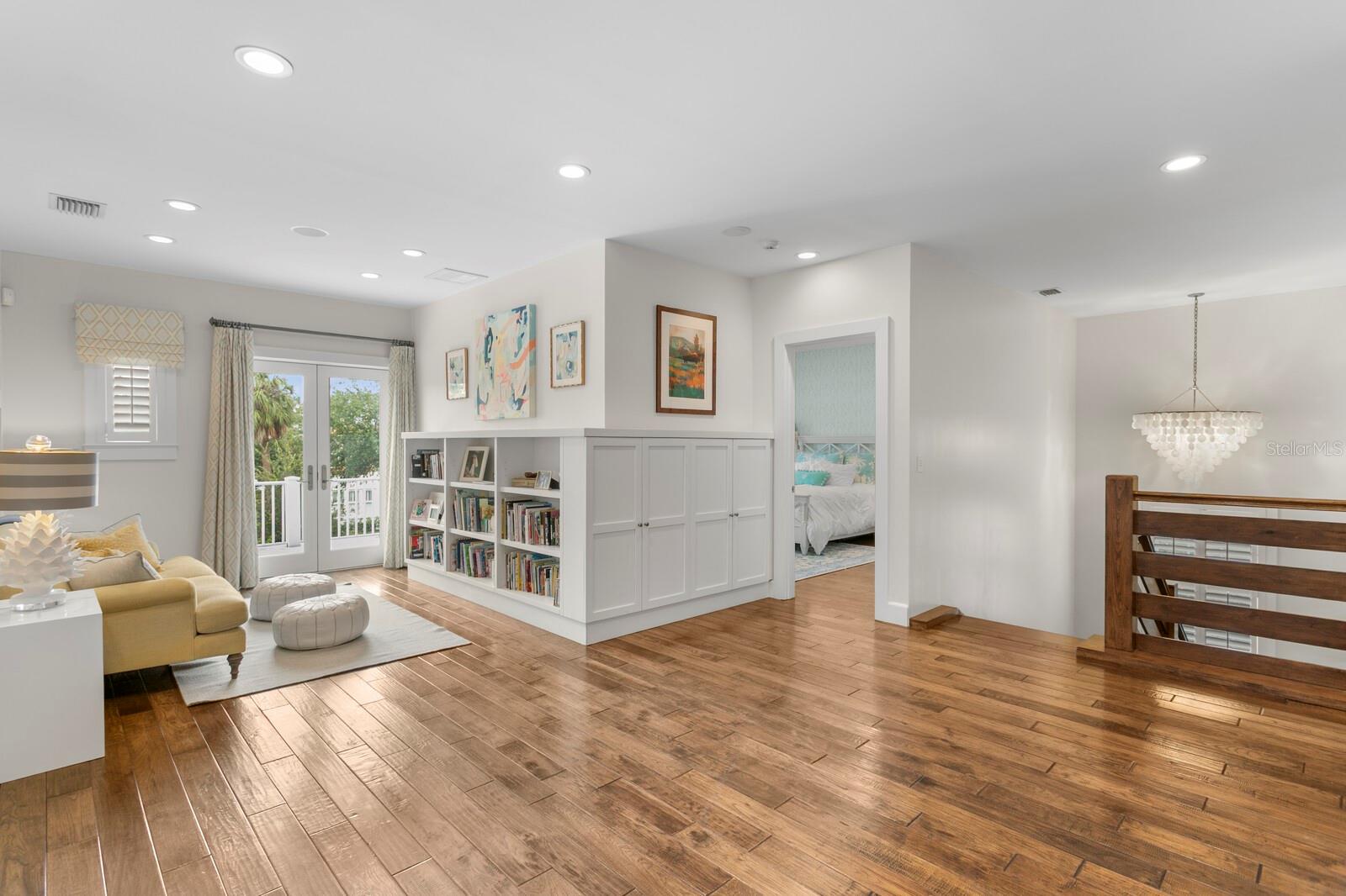 Image 32 of 89 For 826 Edison Avenue