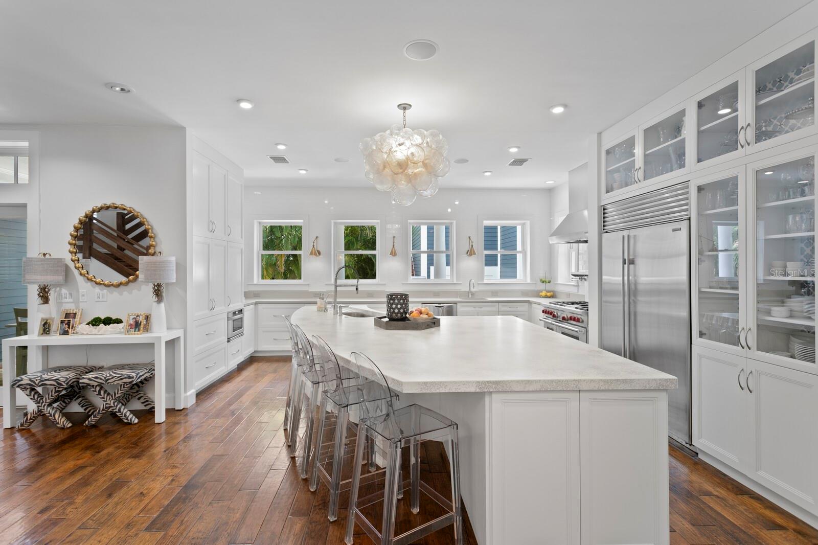 Image 4 of 89 For 826 Edison Avenue