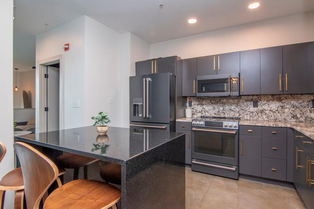 Image 15 of 30 For 5008 Macdill Avenue 24