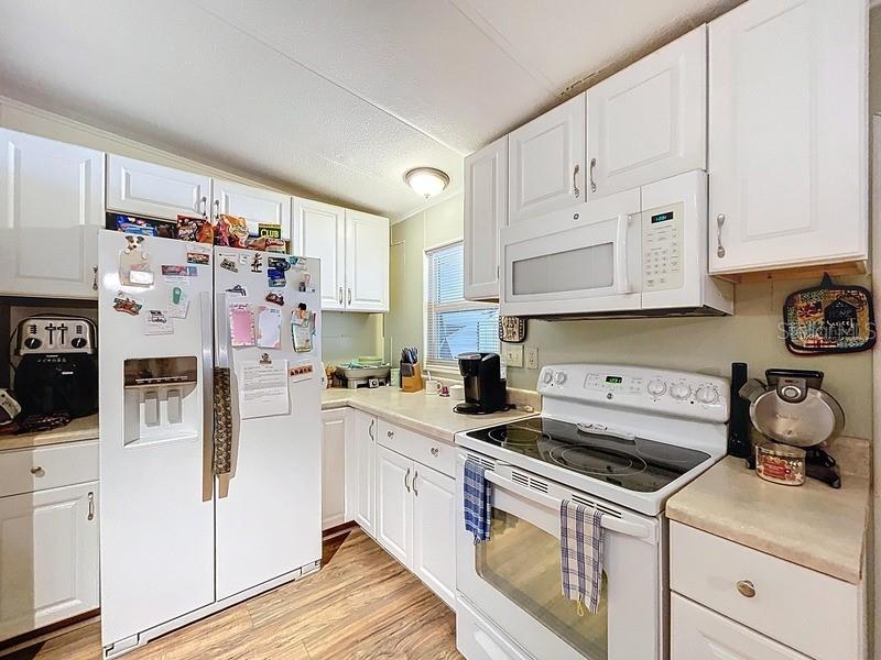 Image 3 of 19 For 6950 46th Avenue N 27