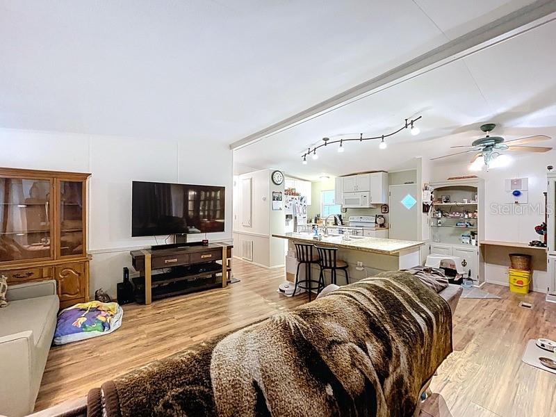 Image 4 of 19 For 6950 46th Avenue N 27