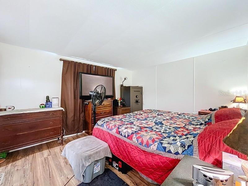 Image 7 of 19 For 6950 46th Avenue N 27