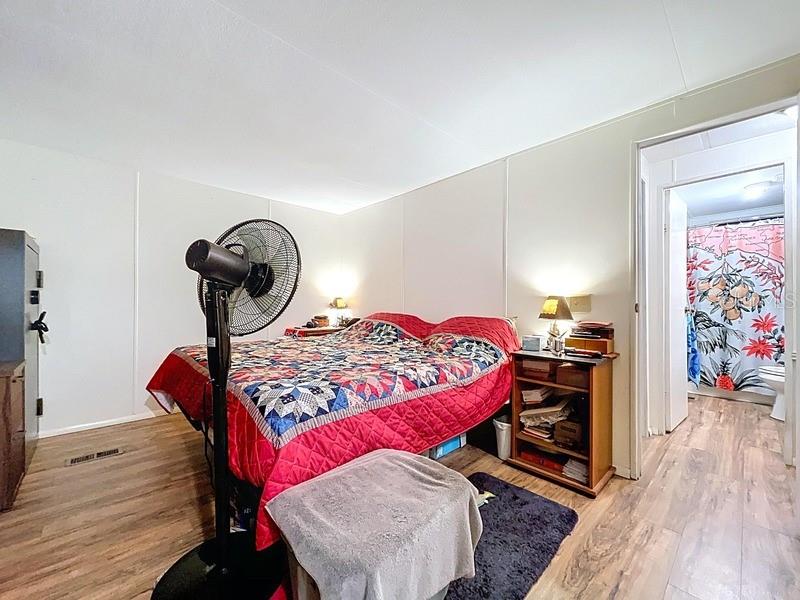 Image 8 of 19 For 6950 46th Avenue N 27