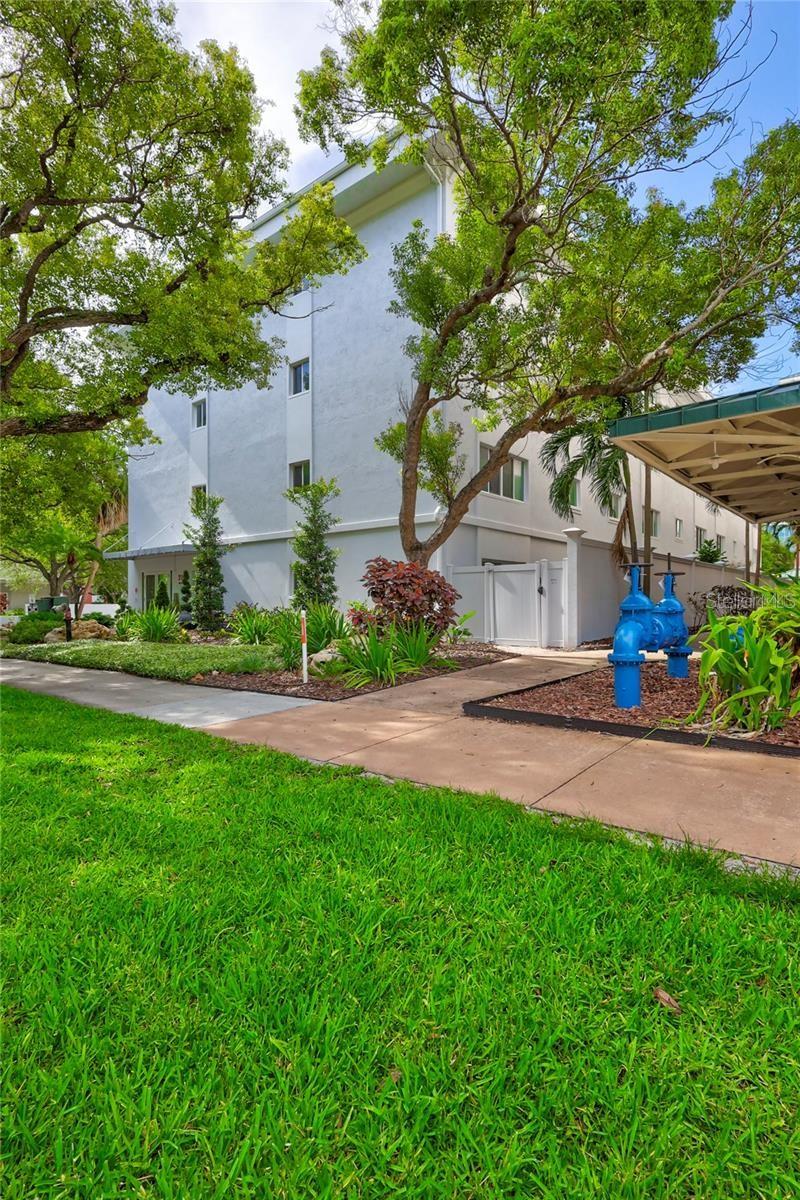 Image 3 of 25 For 210 5th Avenue S 107