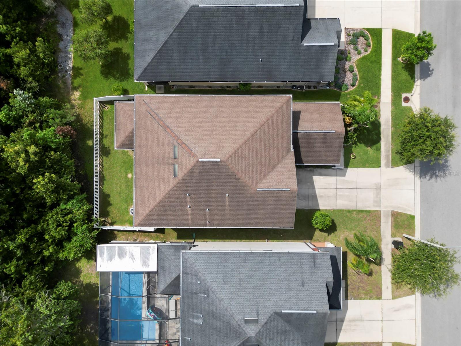 Listing photo id 9 for 4350 Shrewbury Place