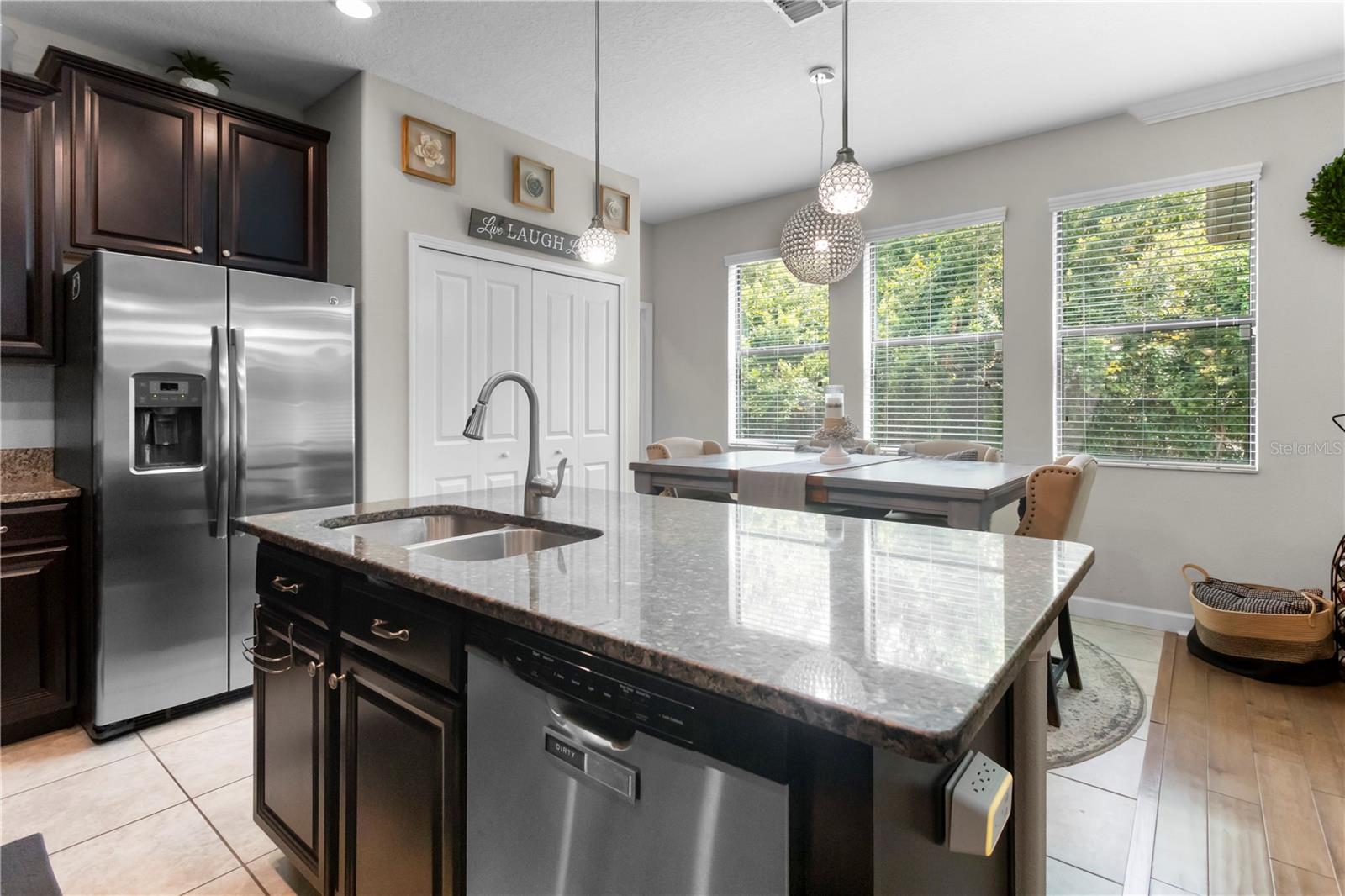 Listing photo id 13 for 4350 Shrewbury Place