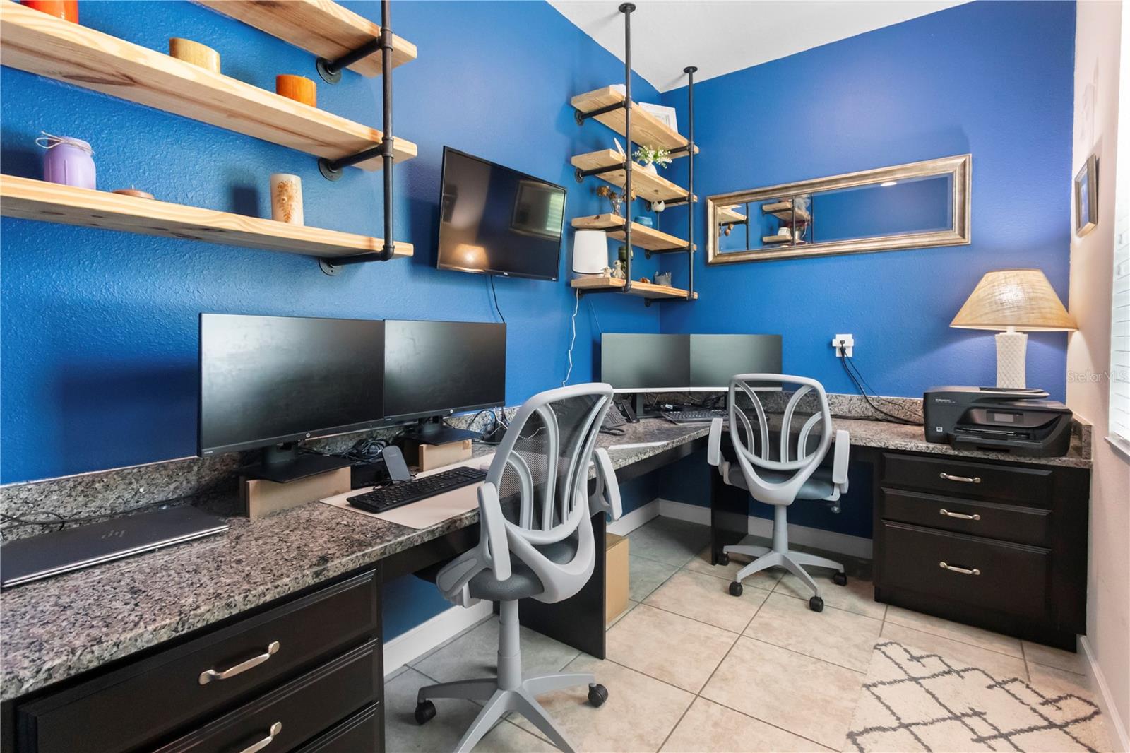 Listing photo id 16 for 4350 Shrewbury Place