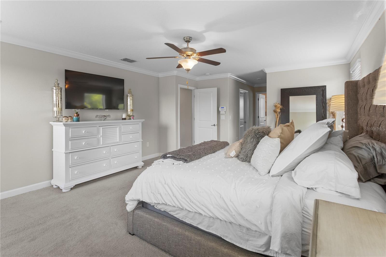 Listing photo id 28 for 4350 Shrewbury Place