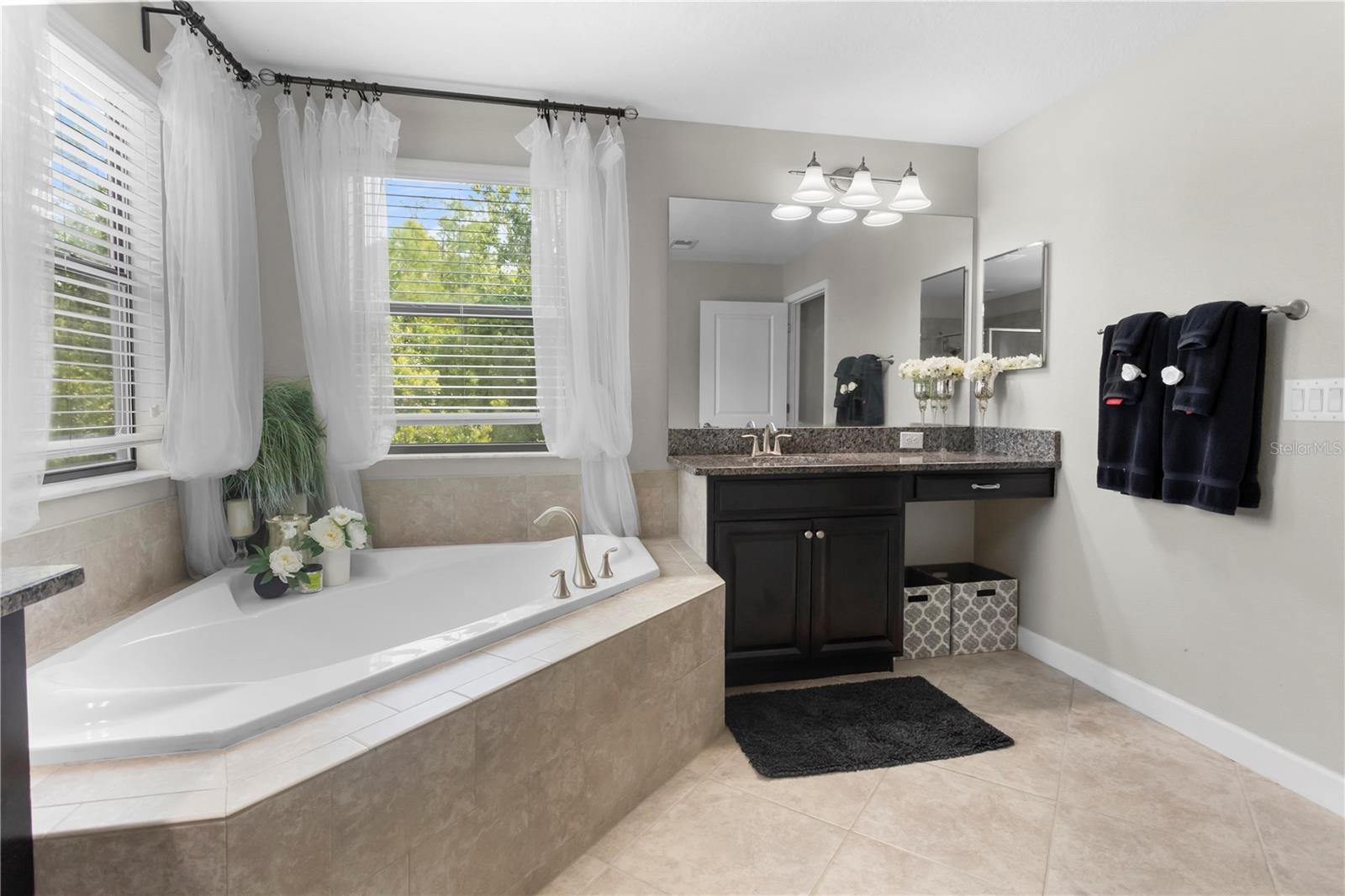 Listing photo id 29 for 4350 Shrewbury Place