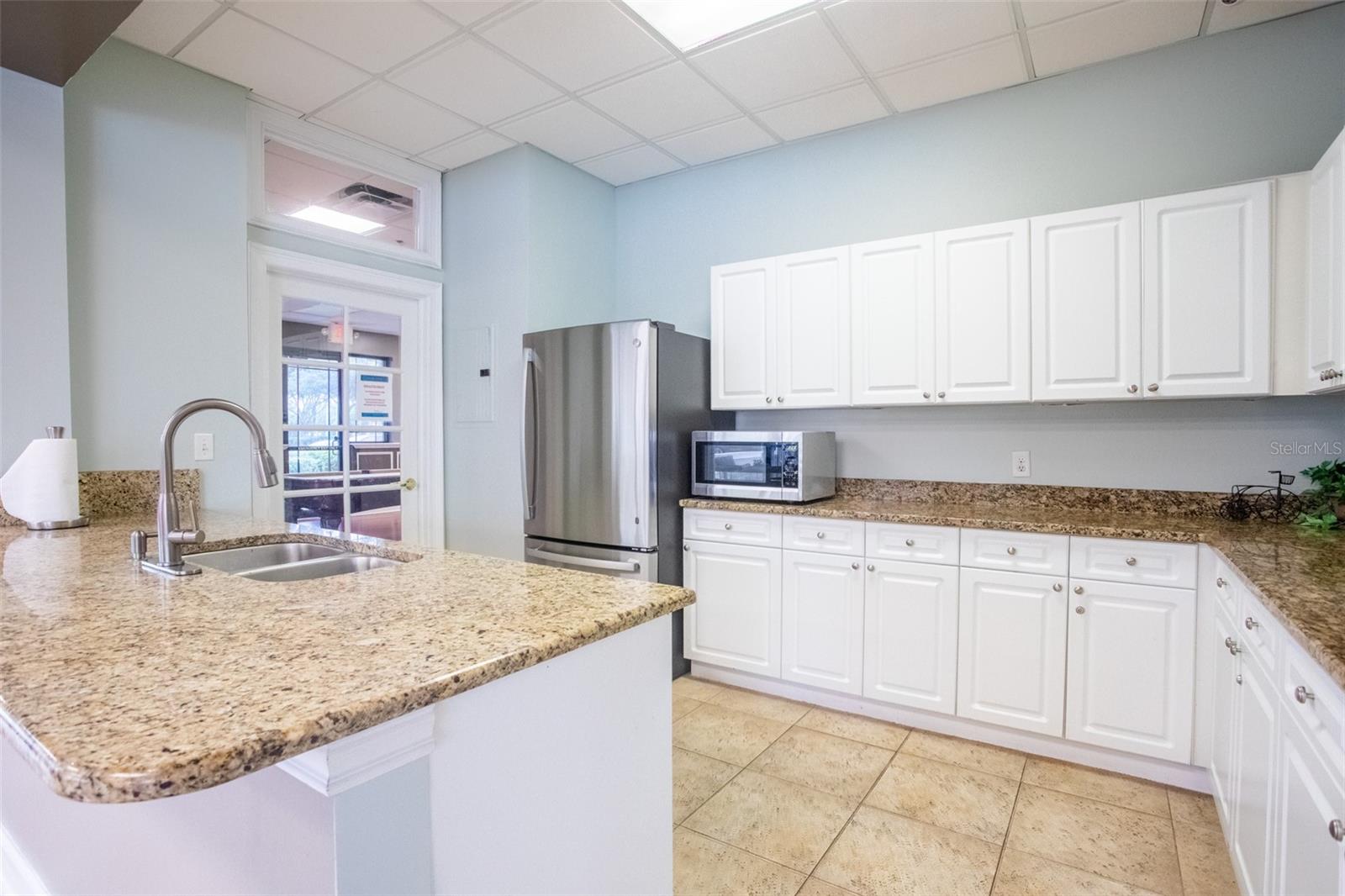 Listing photo id 48 for 4350 Shrewbury Place